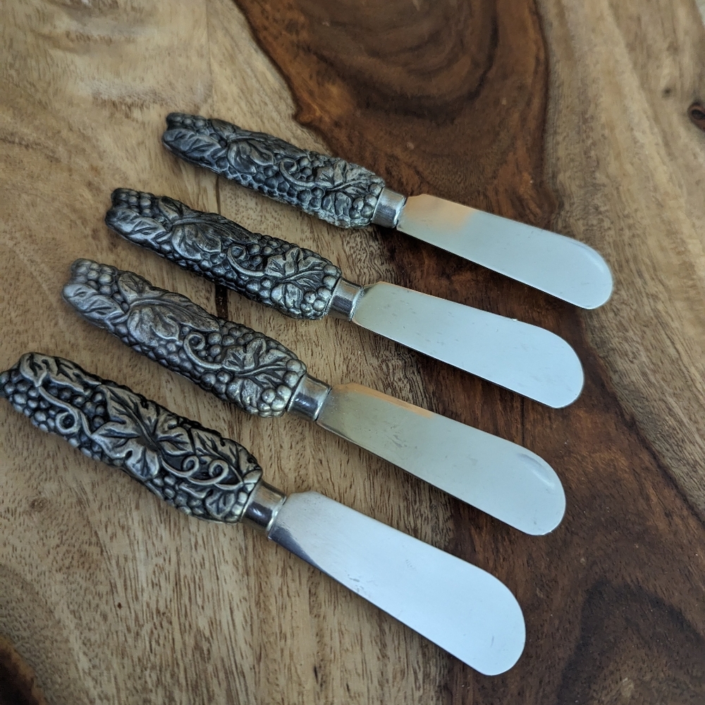 Set of 4 Pewter Grape Vine Handle Spreaders